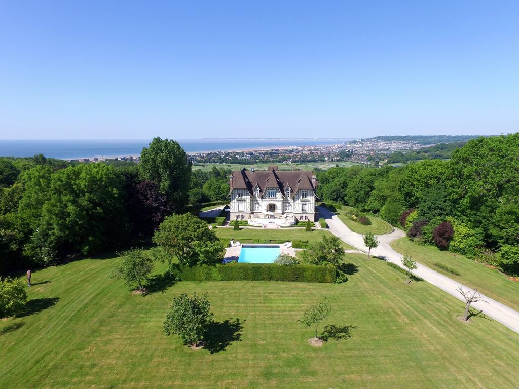 Manoir De Benerville Bed & Breakfast Довил Екстериор снимка