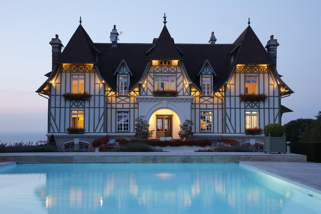 Manoir De Benerville Bed & Breakfast Довил Екстериор снимка