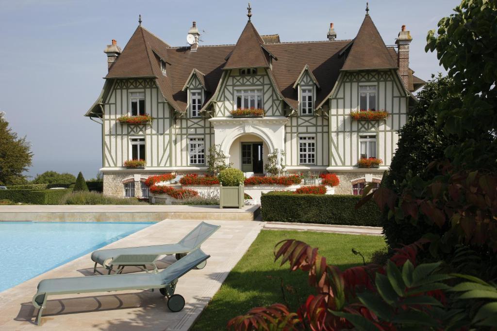 Manoir De Benerville Bed & Breakfast Довил Екстериор снимка