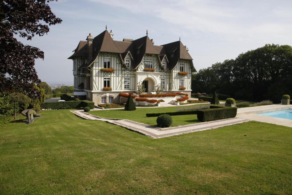 Manoir De Benerville Bed & Breakfast Довил Екстериор снимка
