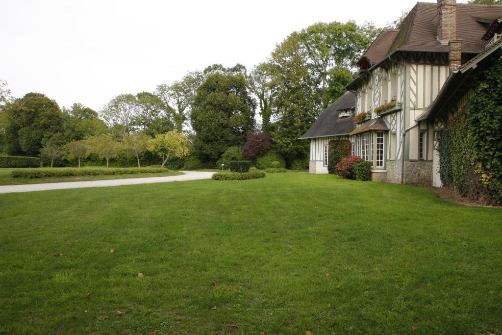 Manoir De Benerville Bed & Breakfast Довил Екстериор снимка