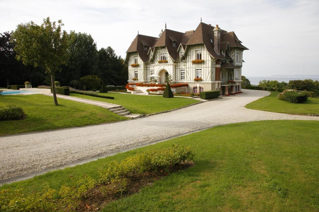 Manoir De Benerville Bed & Breakfast Довил Екстериор снимка
