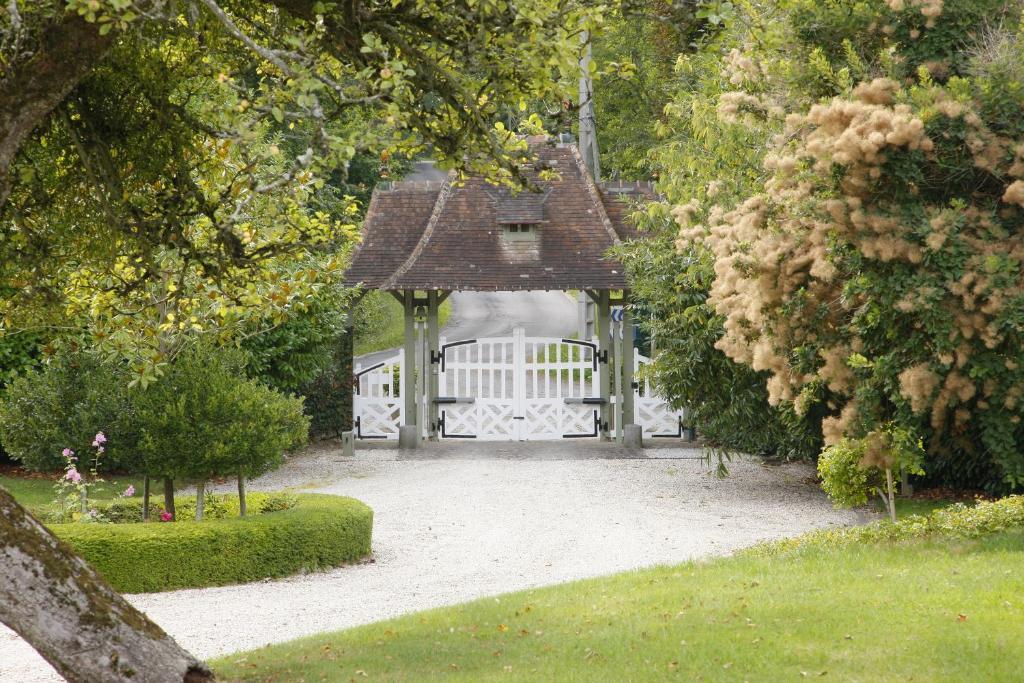 Manoir De Benerville Bed & Breakfast Довил Екстериор снимка